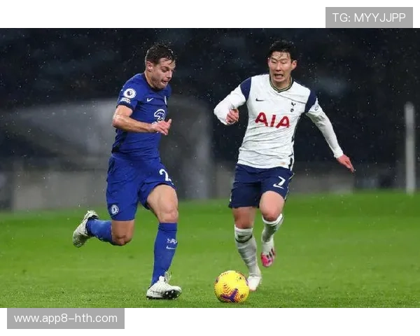 裁判何塞提醒帕尔默擦拭鼻子，小插曲引热议